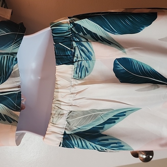 NWT Fancyinn Tropical Two Piece Set, Pants and Crop Top, Size Medium - Picture 6 of 8